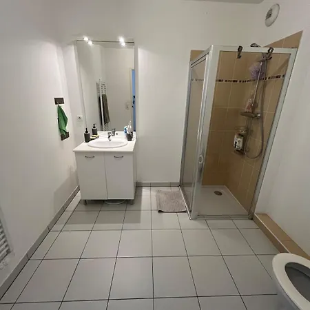 2p Quiet, Tram, Convenient *