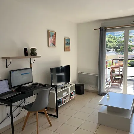 2p Quiet, Tram, Convenient * 니스